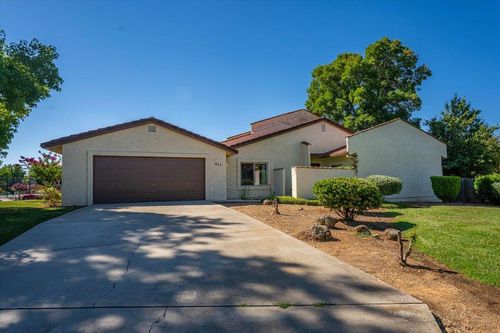 811 Tanglewood Dr, Redding, CA, 96003-5031 | Card Image