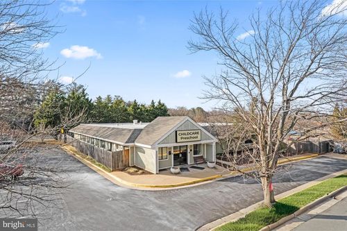 211 Edds Ln, Sterling, VA, 20165-5681 | Card Image