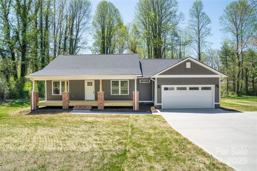 285 Highland Park Rd, East Flat Rock, NC, 28726-2308 | Card Image