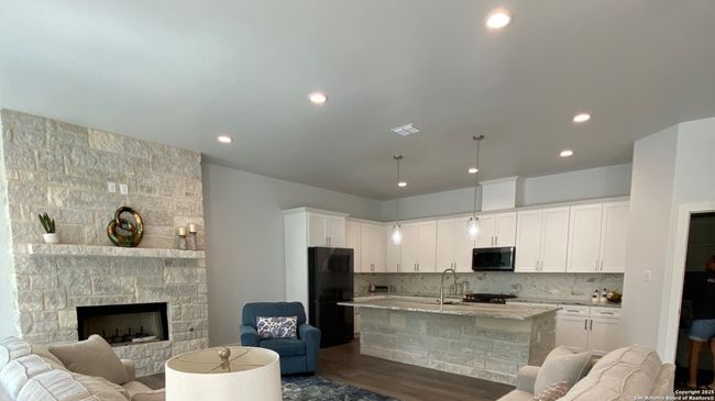 103 N John Bird, House other with 3 bedrooms, 2 bathrooms and null parking in Blanco TX | Image 6