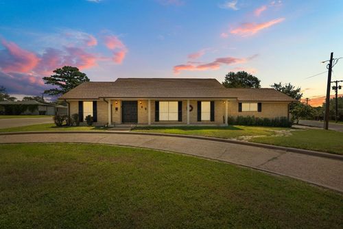 404 S Joekel Ave, Giddings, TX, 78942-4339 | Card Image
