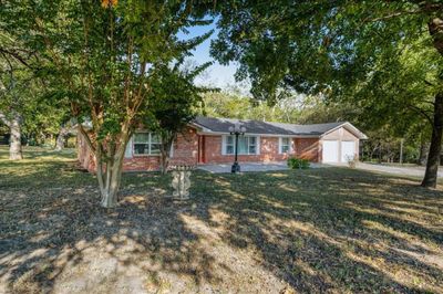 421 County Road 1250, House other with 3 bedrooms, 2 bathrooms and null parking in Savoy TX | Image 2