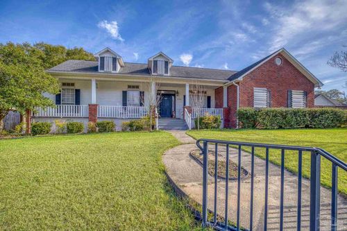 2100 St Andrews Dr, Cantonment, FL, 32533-6844 | Card Image