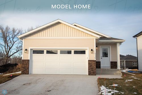 1136 55th Avenue W, West Fargo, ND, 58078 | Card Image