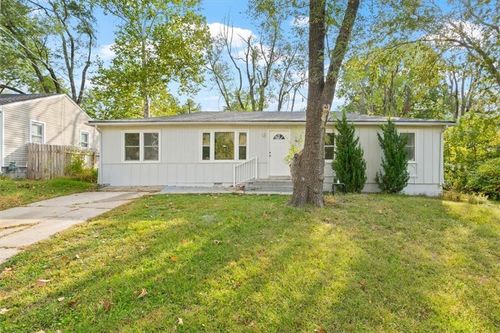 9815 James A Reed Rd, Kansas City, MO, 64134-1655 | Card Image