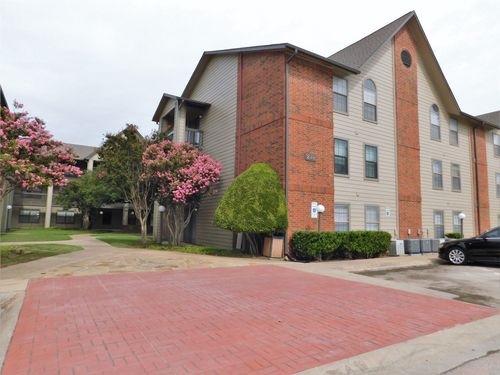 apt-305-218 N Texas Blvd, Denton, TX, 76201-5674 | Card Image