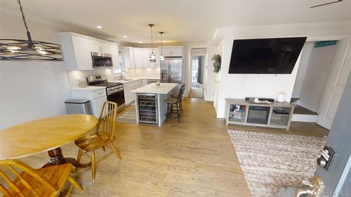 144 Woodrow Pkwy, West Babylon, NY, 11704-7337 | Card Image