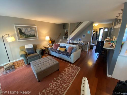 1110 Willow Grove Ct, Rochester Hills, MI, 48307-2550 | Card Image