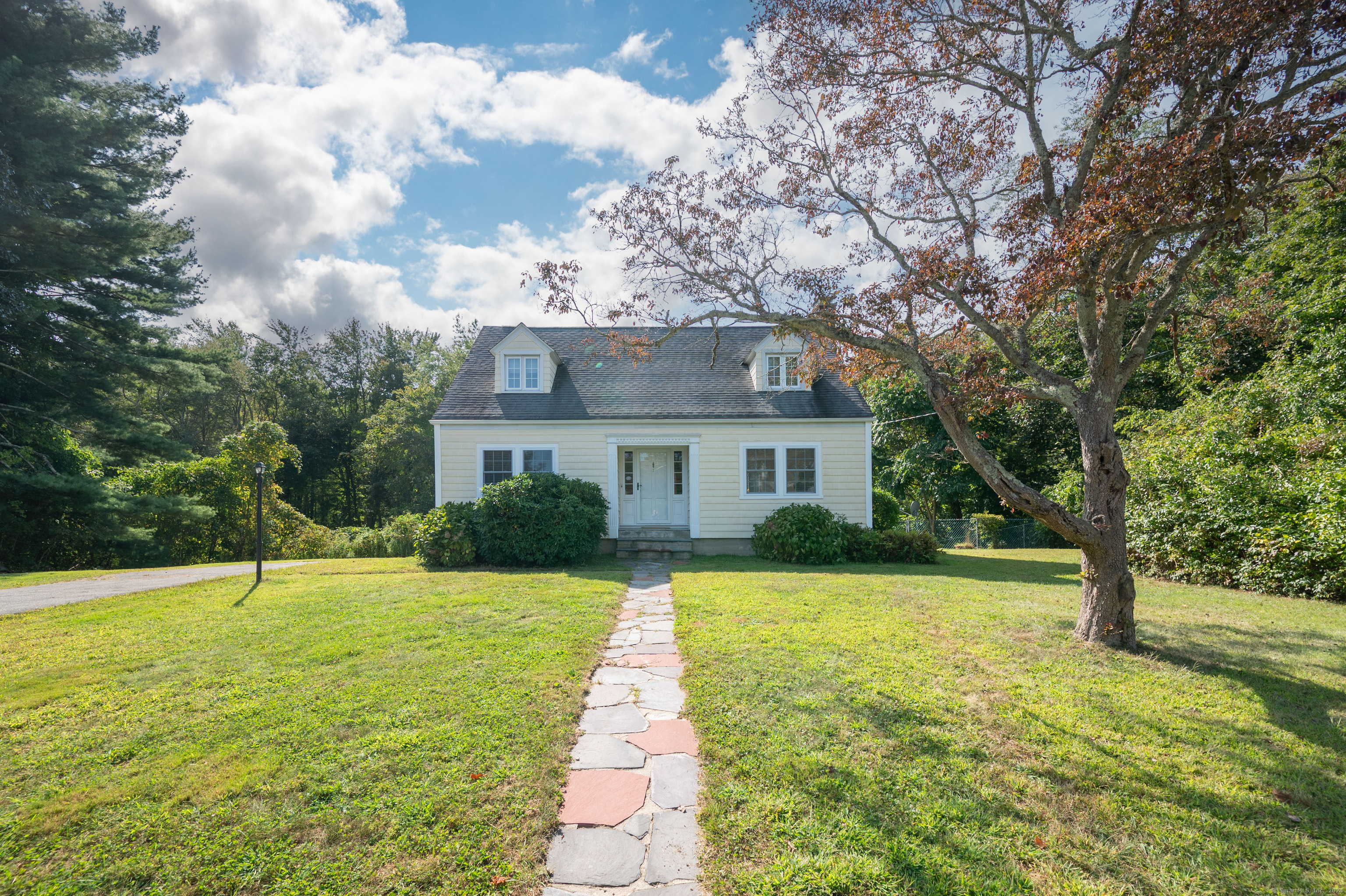 Ellen Ward Rd, Waterford, CT 06385