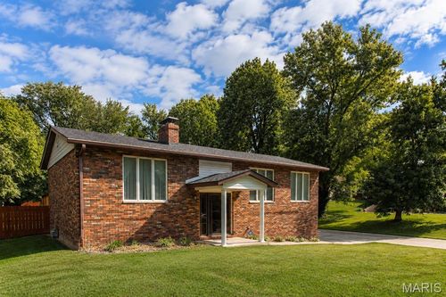 402 Camelot Dr, Collinsville, IL, 62234-4715 | Card Image