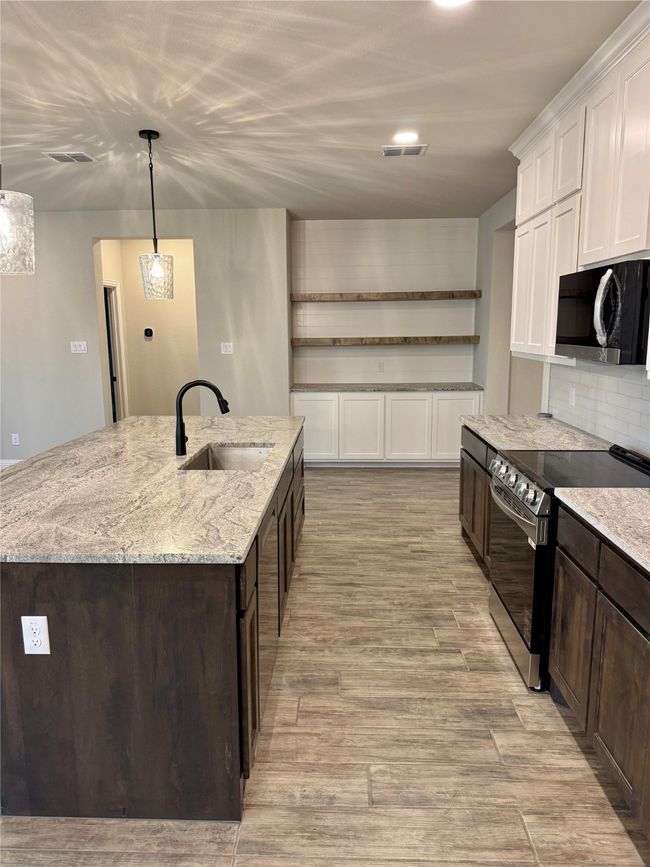 616 Jameson St, House other with 4 bedrooms, 3 bathrooms and null parking in Springtown TX | Image 6