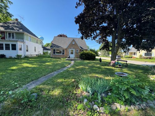 155 W Union Ave, Cedar Grove, WI, 53013-1358 | Card Image