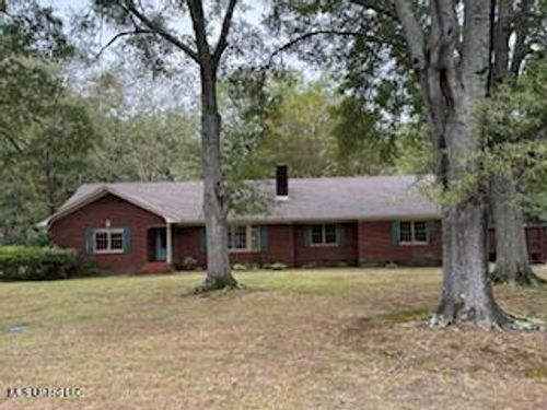 419 Broad St, Batesville, MS, 38606-1516 | Card Image