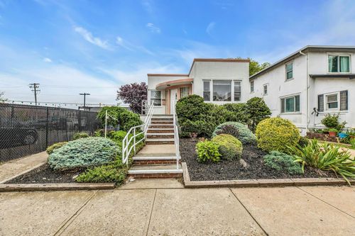 5 E Walnut St, Long Beach, NY, 11561-3515 | Card Image
