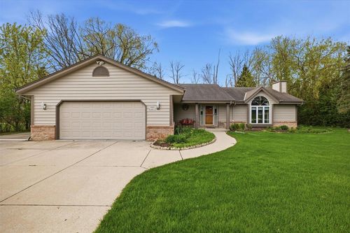 N68W14817 Prudence Drive, Menomonee Falls, WI, 53051 | Card Image