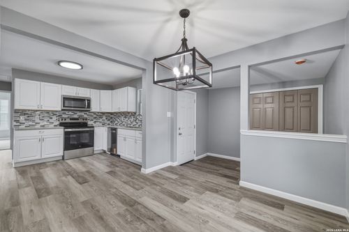 2258 W Mill St, New Braunfels, TX, 78130-6759 | Card Image