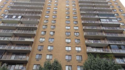 8F-P5 - 92-29 Queens Blvd. Boulevard, Condo with 2 bedrooms, 1 bathrooms and null parking in Rego Park NY | Image 2