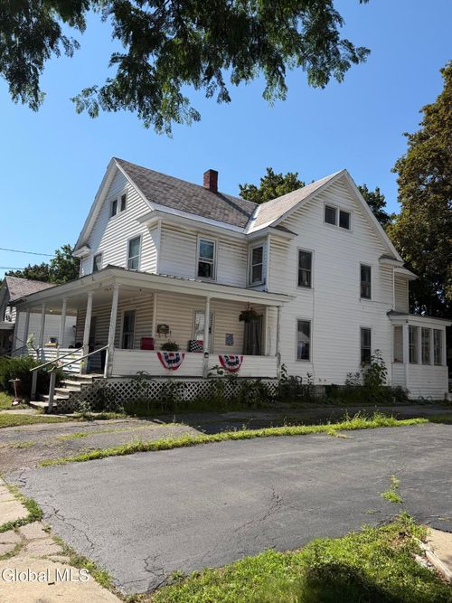 28 Hunter St, Glens Falls, NY, 12801-3035 | Card Image