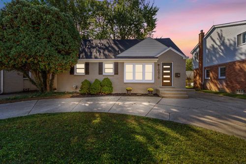 10419 W 11 Mile Rd, Huntington Woods, MI, 48070-1109 | Card Image