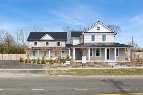 178 Main Rd, Riverhead, NY, 11901-1916 | Card Image