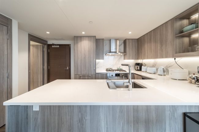 3702 - 9887 Whalley Blvd, Condo with 3 bedrooms, 2 bathrooms and 1 parking in Surrey BC | Image 10