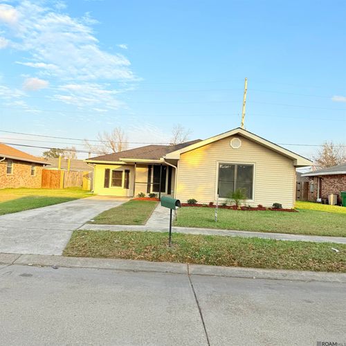 1800 Cartier Dr, La Place, LA, 70068-6311 | Card Image