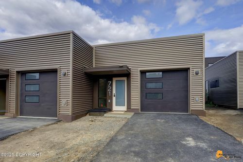 a5-721 Station Ln, Anchorage, AK, 99501-4579 | Card Image