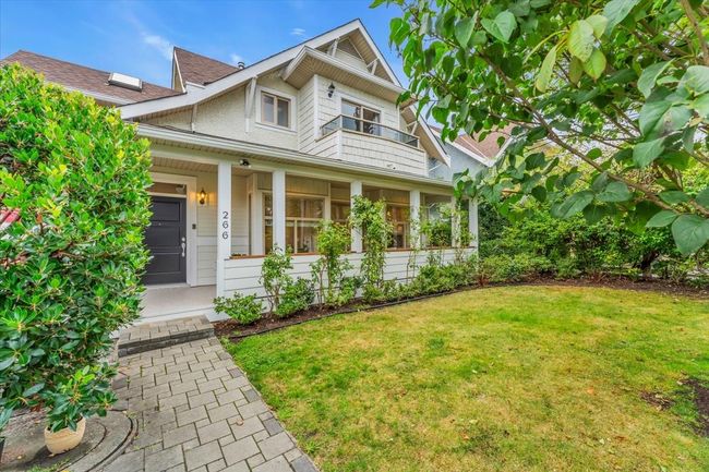 266 W 17 Th Street, Townhouse with 4 bedrooms, 3 bathrooms and 1 parking in North Vancouver BC | Image 2