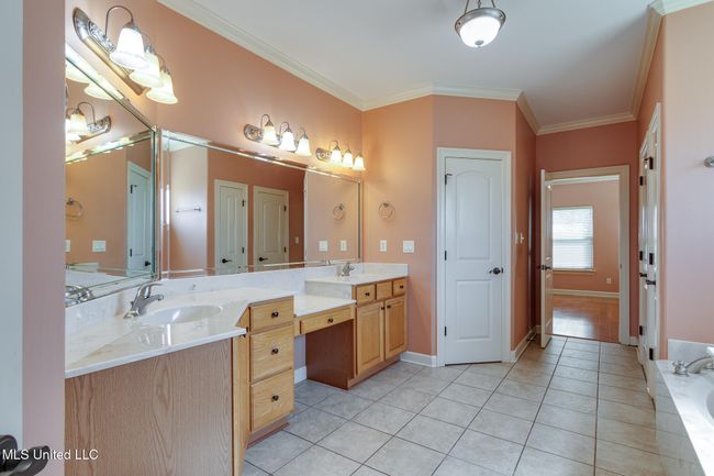dual sinks | Image 28