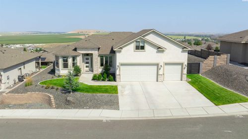 7066 Corsica St, West Richland, WA, 99353-3007 | Card Image