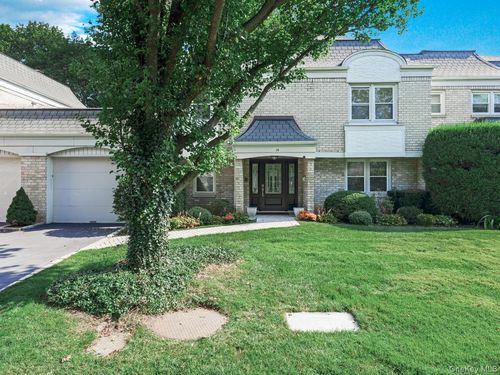 15-15 Fairway Cir S, Manhasset, NY, 11030-3904 | Card Image