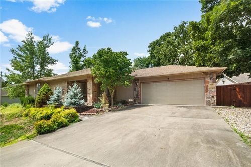 4 Huskins Cir, Bella Vista, AR, 72715-2910 | Card Image