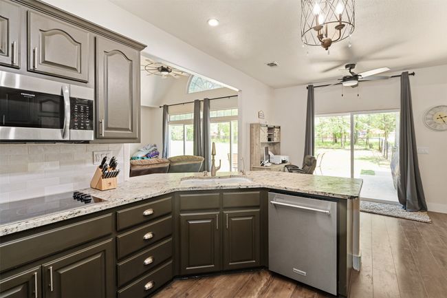 109 Enchanted Dr, House other with 4 bedrooms, 2 bathrooms and null parking in Enchanted Oaks TX | Image 6