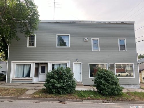 1019 1st Ave Nw, Moose Jaw, SK, S6H3N1 | Card Image