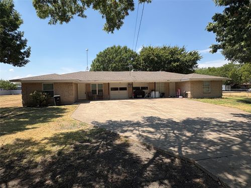 1217 Narrow Ln, Red Oak, TX, 75154-2911 | Card Image