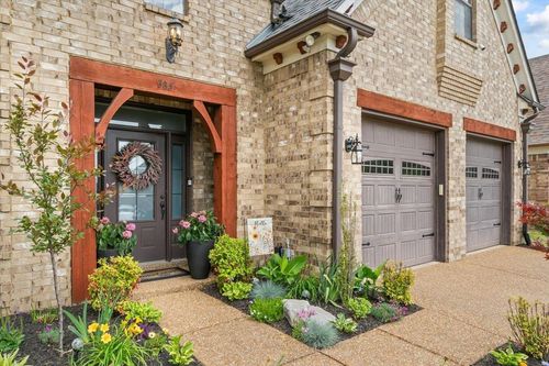 385 Garden Springs Dr, Oakland, TN, 38060-5112 | Card Image