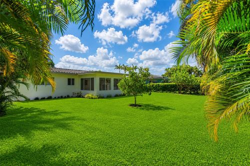 1777 Ne 46th St, Oakland Park, FL, 33334-5629 | Card Image