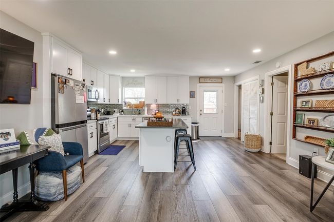 3212 San Marcus Ave, House other with 4 bedrooms, 2 bathrooms and null parking in Dallas TX | Image 7