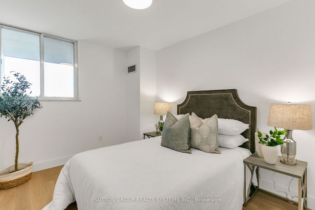 808 - 820 Burnhamthorpe Rd, Condo with 3 bedrooms, 2 bathrooms and 1 parking in Etobicoke ON | Image 32