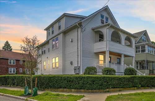 22-22 Maplewood St, Watertown, MA, 02472-3502 | Card Image