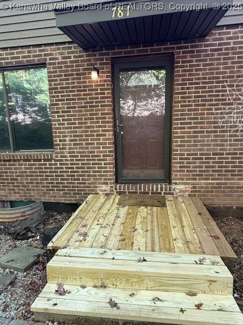 781 Roxalana Hills Dr, Dunbar, WV, 25064-1947 | Card Image