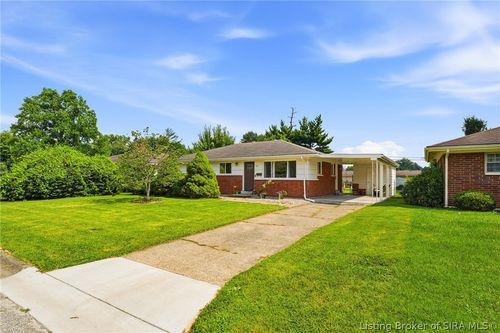 811 Marigold Dr, Jeffersonville, IN, 47130-4952 | Card Image