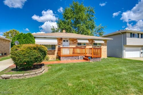 24665 Robinia Dr, Bedford Heights, OH, 44146-3044 | Card Image