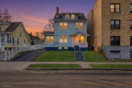 575 Sanford Ave, Newark, NJ, 07106-2504 | Card Image