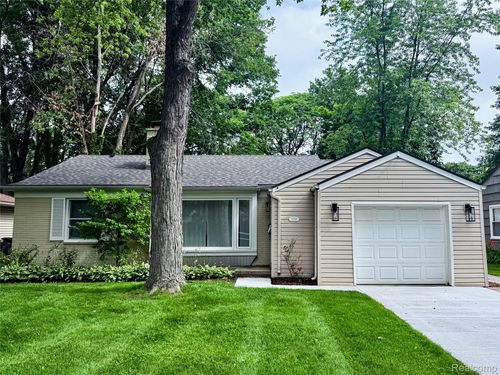 15708 Birwood Ave, Beverly Hills, MI, 48025-3332 | Card Image