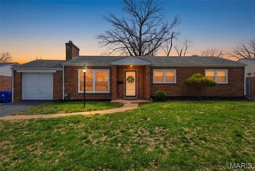 7742 Burr Oak Ln, University City, MO, 63130-2715 | Card Image