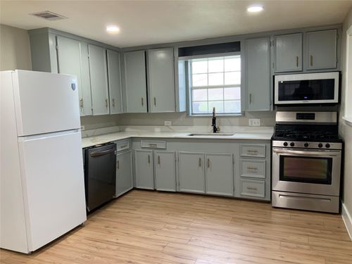 2415 Perry St, Baytown, TX, 77521-1074 | Card Image