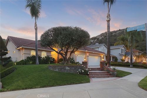 24632 Stagg St, Canoga Park, CA, 91304-5643 | Card Image