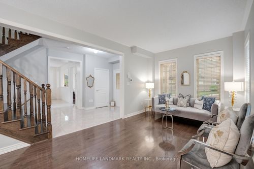 298 W Lawn Cres, Stouffville, ON, L4A1X3 | Card Image