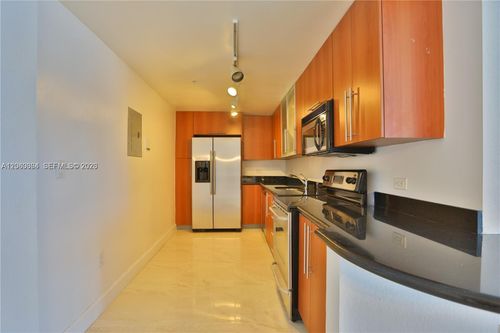 4k-7501 E Treasure Dr, North Bay Village, FL, 33141-4302 | Card Image